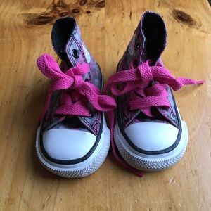 Toddler pink/gray plaid size 3 Converse